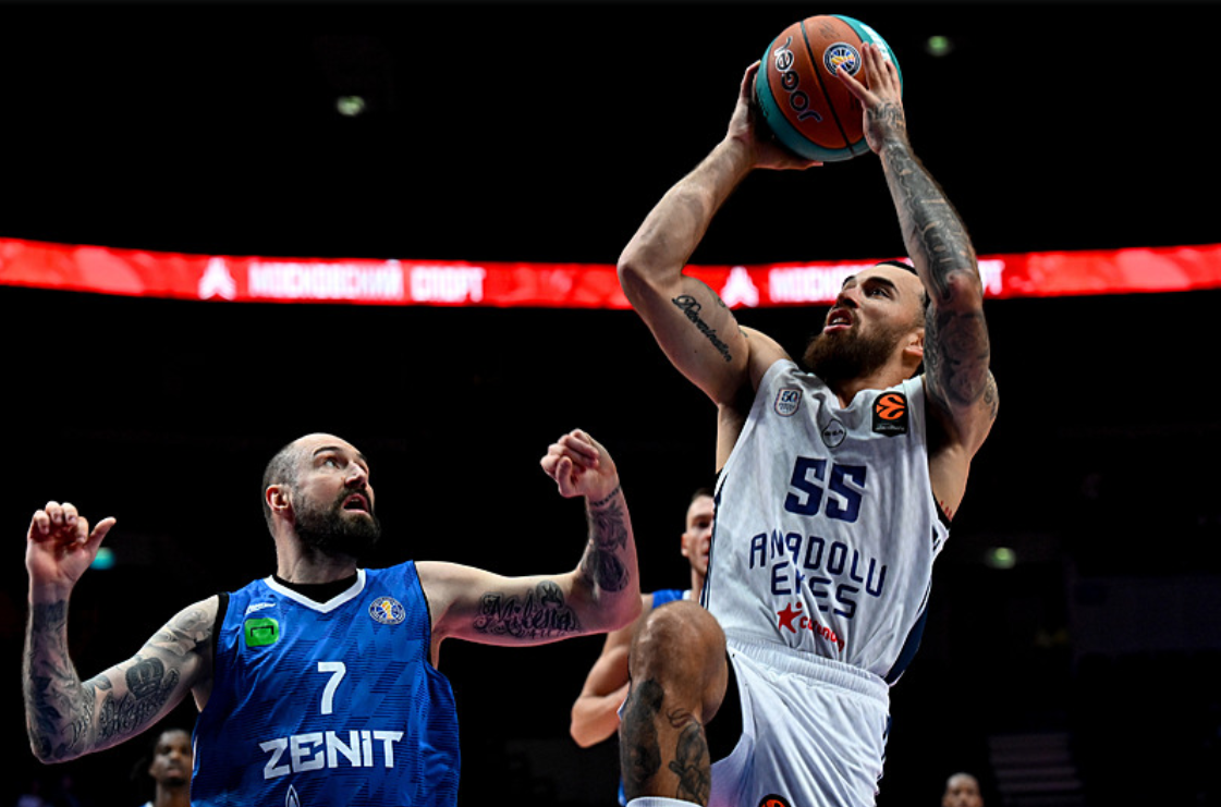 Anadolu Efes’ten VTB Süper Kupa’ya farklı başlangıç: Zenit’i 100-76 mağlup etti