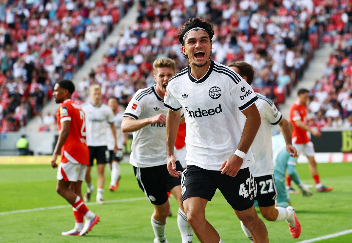 CAN UZUN ŞOV YAPTI! Frankfurt, Mainz deplasmanında 3-1 kazandı