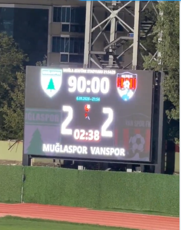 Muğla Spor-Vanspor Maçında Dikkat Çeken Detay: Uzatma Dakikaları Skorboard’ta Gösterildi