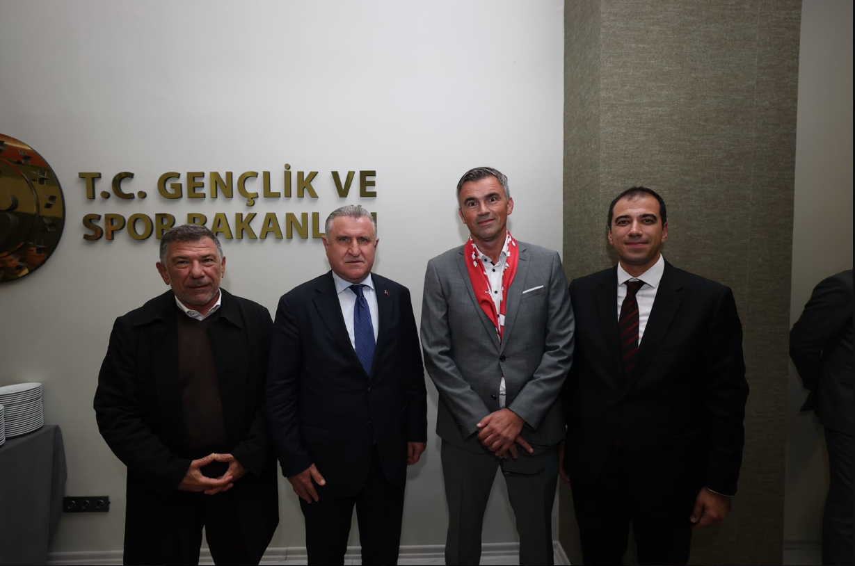 Bakan Osman Aşkın Bak, Avrupa Okul Sporları Federasyonu heyetini kabul etti